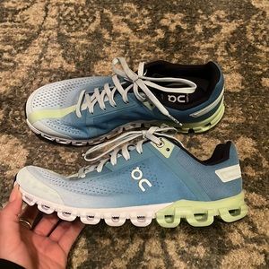 ON cloud running shoe- ON Cloud Flow